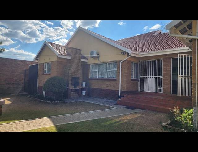 5 BEDROOM HOUSE FOR SALE IN FARRARMERE